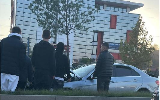 Aksident pranë autostradës Tiranë-Durrës, trafik i rënduar në drejtim të kryeqytetit