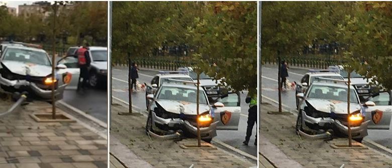 Makina e policisë përplaset me shtyllën, shkak shpejtësia e lartë