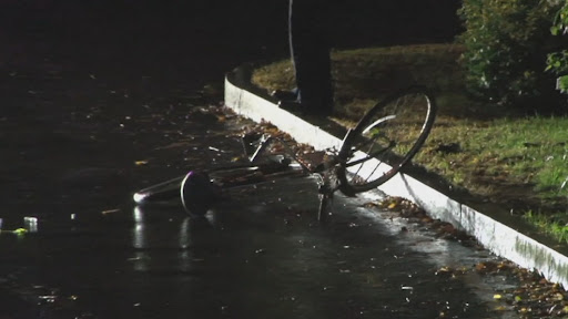 Makina përplas një 25-vjeçar me biçikletë, i riu dërgohet në spital