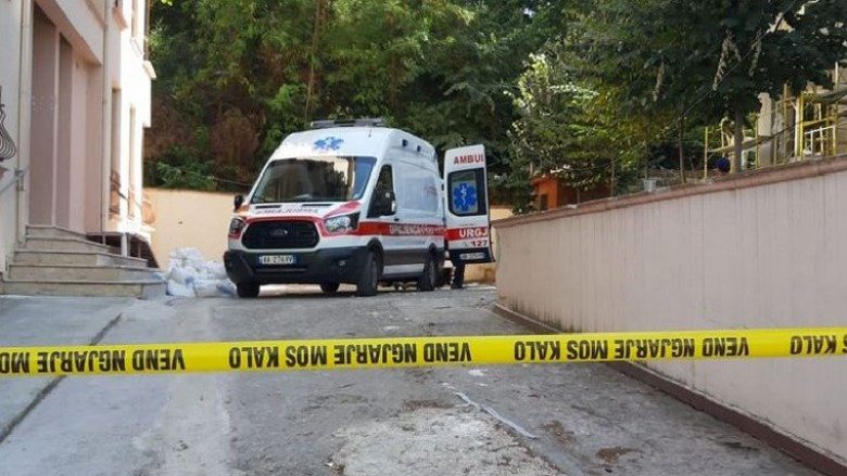 U konfliktuan në banesë, policia: 26-vjeçari qëlloi me thikë të huajën dhe u hodh nga lartësia, ndërrojnë jetë të dy (EMRAT)