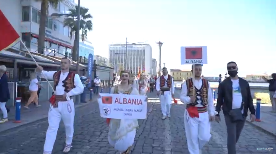 Ansambli &#8220;Arian Plaku&#8221; përfaqëson vendin tonë në Festivalin Ballkanik të Artit dhe Kulturës në Izmir (VIDEO)
