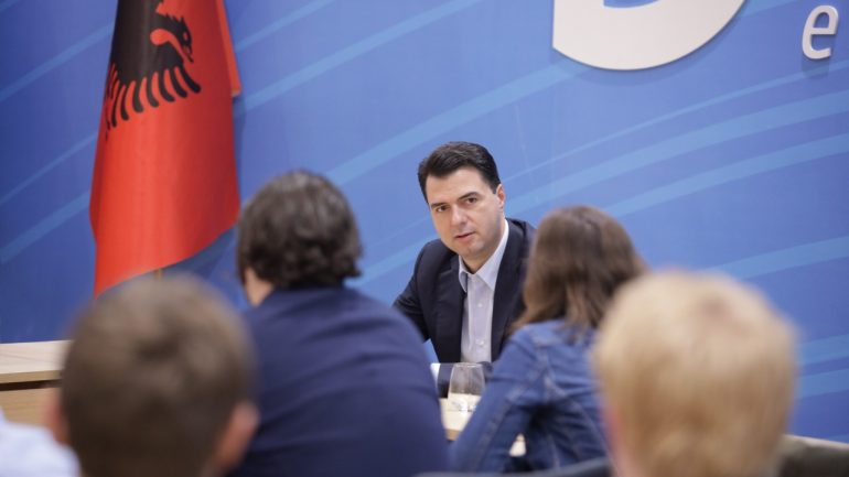 Basha takon të rinjtë e Partisë Popullore Austriake: Prioritet integrimi i Shqipërisë në BE