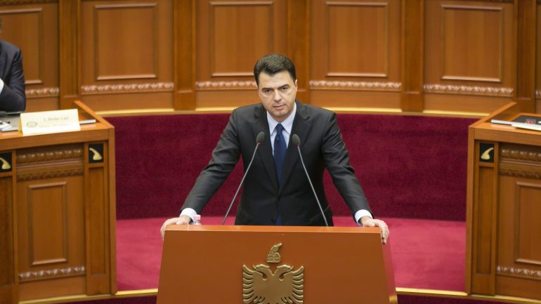 Basha paralajmëron patronazhistët: O do tërhiqeni, o do t’ju gjejë belaja