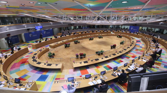 BE i përgjigjet kryeministrit polak: S’ka vend për retorikën e luftës, kemi ndihmuar në vendosjen e paqes midis shteteve anëtare