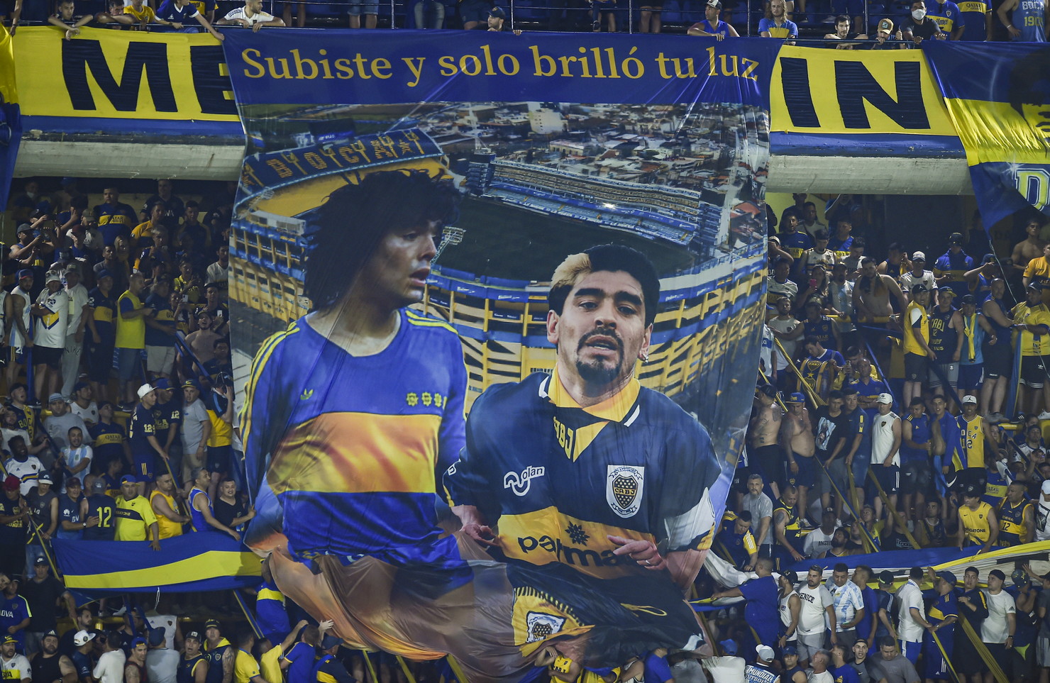Boca Junors kujton legjendën Maradona në ditëlindjen e tij, lot në BomBonera