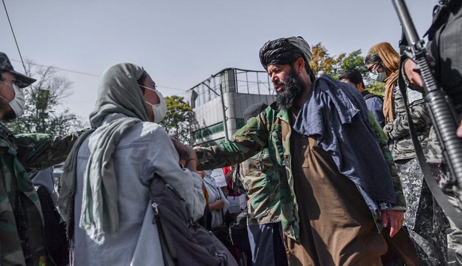 Britania largon nga Afganistani një grup të komunitetit LGBT