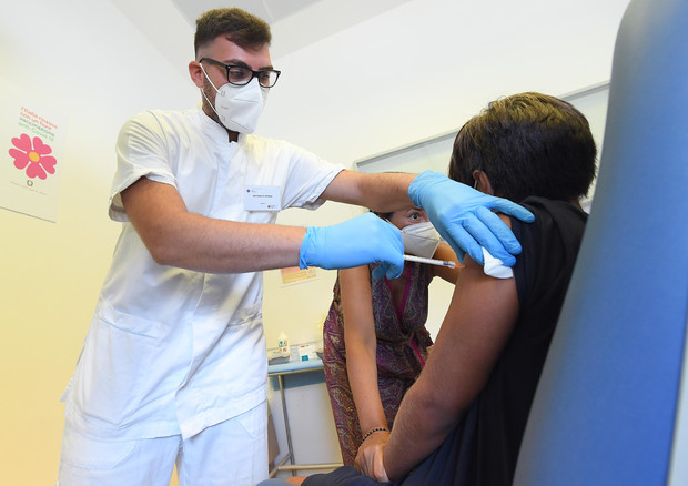 Itali, mbi 2 mijë raste të reja dhe 49 të vdekur nga Covid-19