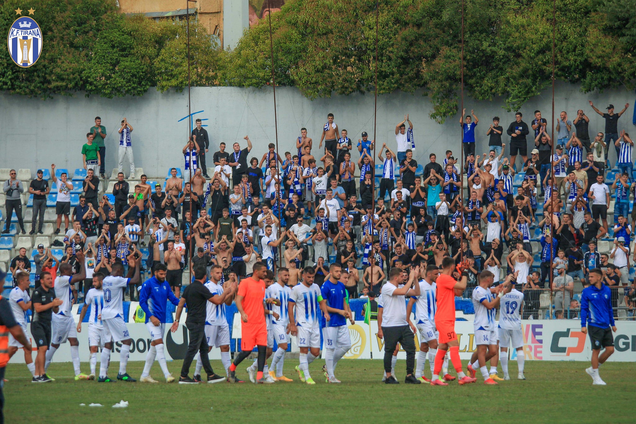 COVID-i pushton Tiranën, ja pse rrezikon të shtyhet dueli ndaj Teutës