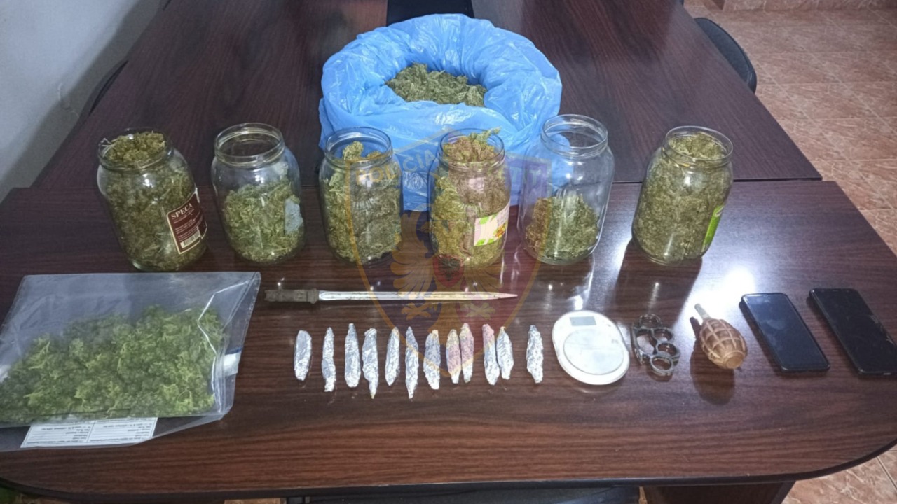Kapen me 6.8 kg drogë në shtëpi, arrestohen 2 vëllezërit