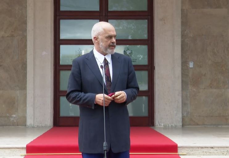 Rama: Rritja e çmimit të bukës, për shkak të sistemit! Rrogat e pensionet nuk mund t’i rrisim sipas qejfit