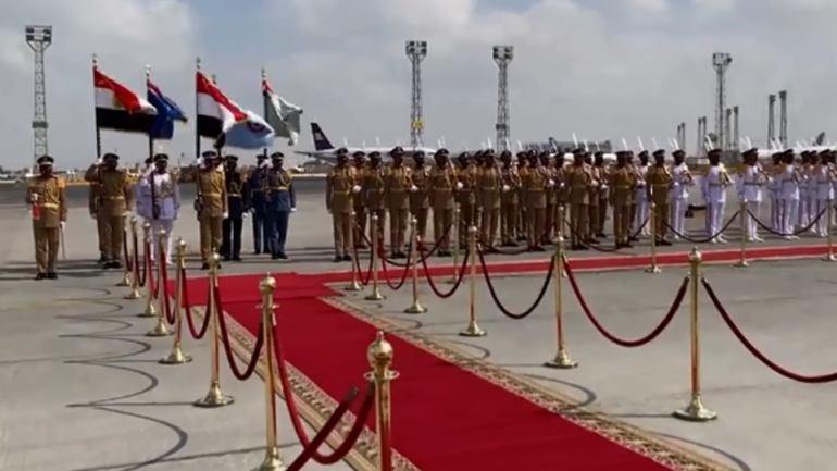 “Po flamurin shqiptar e mori era”? Ja si i përgjigjet Rama komentuesit për situatën në Egjipt