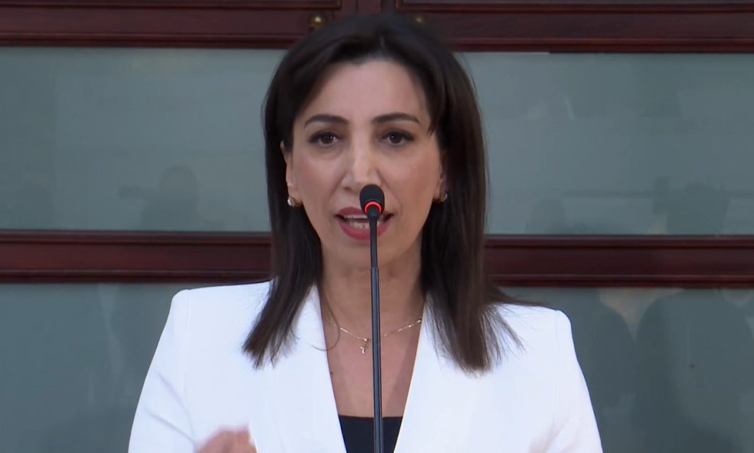 Ministrja Kushi: Nga viti tjetër rriten pagat e mësuesve