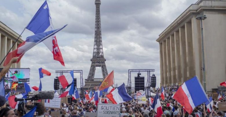 Pas protestave, Senati francez rrëzon propozimin për vaksinimin me detyrim