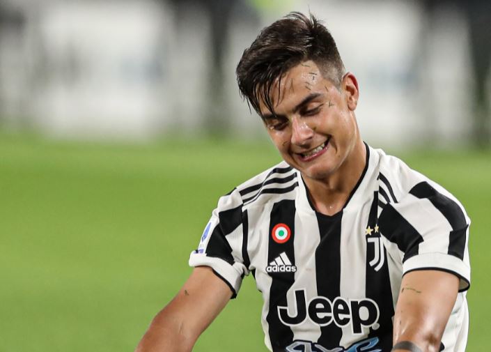 Hajdutët hyjnë në shtëpinë e Dybala dhe i vjedhin koleksionin me orë