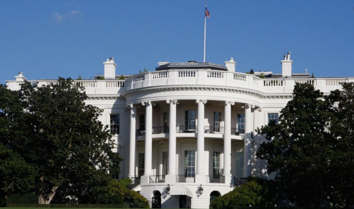 Biden nënshkruan projekt-ligjin që shmang mbylljen e qeverisë