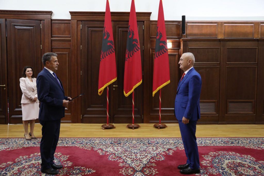 Ambasadori i Kosovës, Skënder Durmishi i paraqet Letrat Kredenciale Presidentit Meta