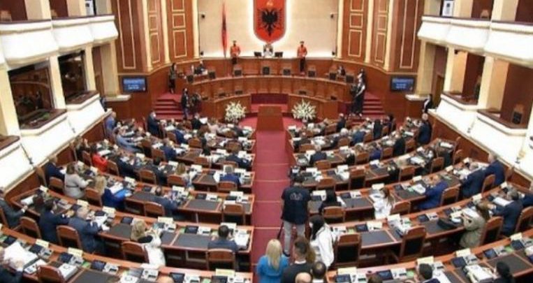 PD dhe PS bashkojnë votot, miratohet akti normativ për blerjen e 500 mijë vaksinave Pfizer