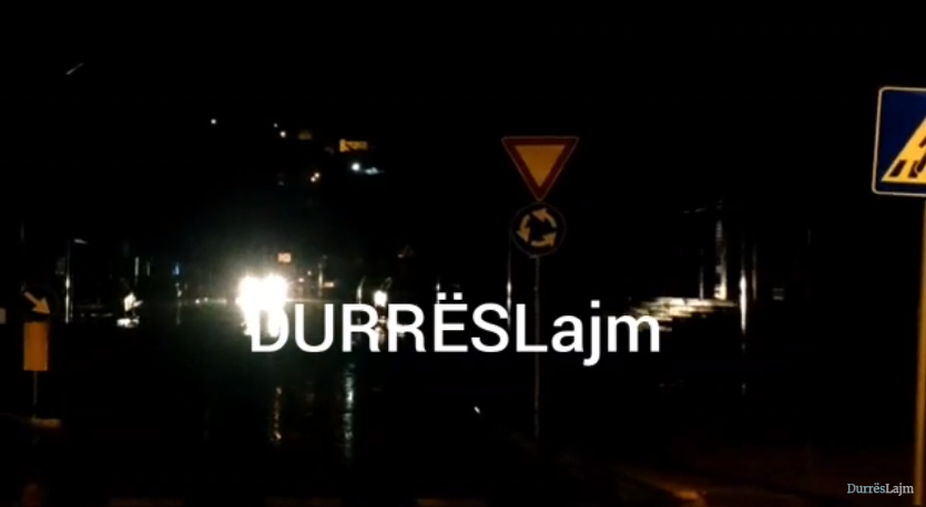 Në orët e para të mëngjesit, lagje të tëra të Durrësit në errësirë (VIDEO)