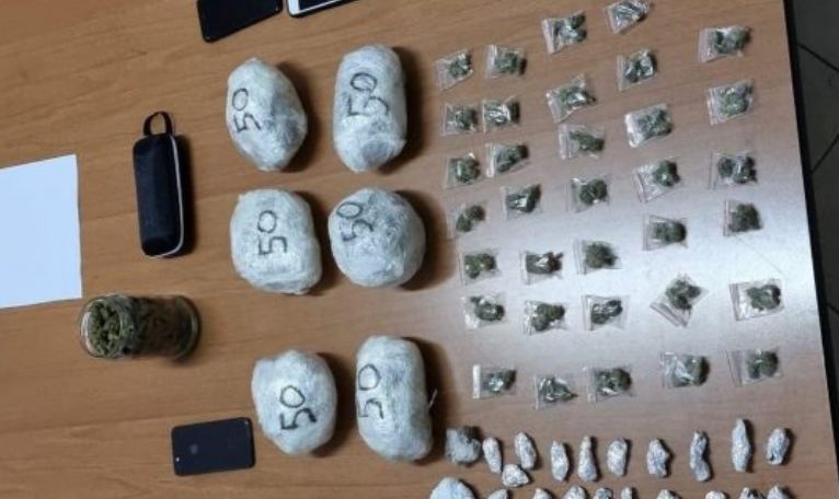 Shpërndanin drogë, arrestohen dy të rinjtë, në kërkim bashkëpunëtori i tyre