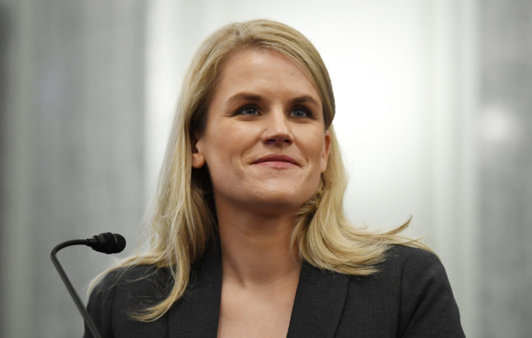 Parlamenti Europian fton ish-punonjësen e Facebook për të dëshmuar