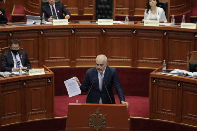 Deputetët e PD i ndërpresin fjalën, Rama i ironizon: Votoj pro, që të flisni gjithë javës!