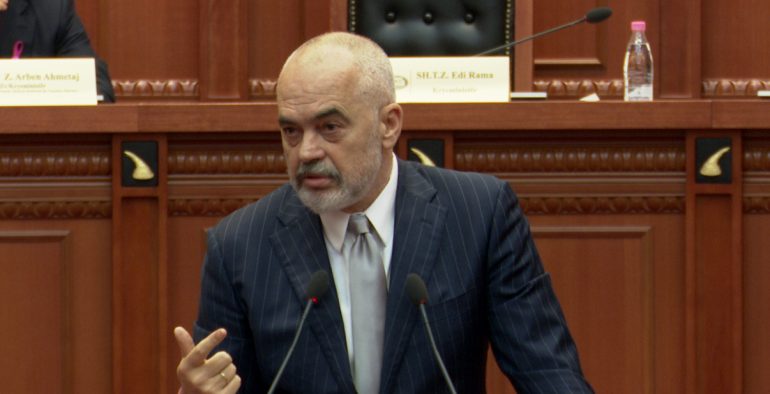 “Plehrë, fundërrinë”, Rama-Bashës: Je në pikë të hallit, mos imito e klith si ai i “foltores”!