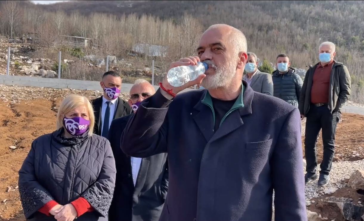 &#8220;Uji i pijshëm 24 orë&#8221;, kur Rama inauguroi ujësjellësin e Krujës që helmoi 320 njerëz (VIDEO)