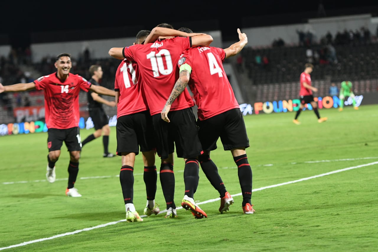 Reja e ka gati listën për sfidat e tetorit, pritet rikthimi i mbrojtësit në Kombëtare