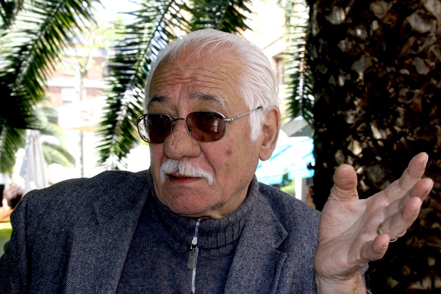 Rama shpërndan mesazhin e Reshat Arbanës: Të mbrojmë njerëzit e dashur nga virusi i rrezikshëm