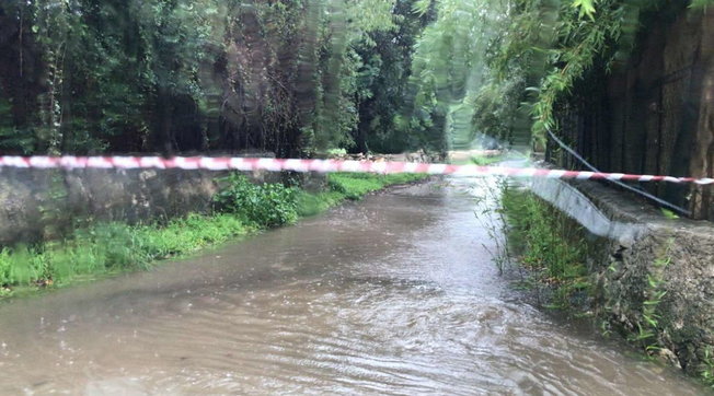 Moti i keq në Sicili, 80 familje bllokohen nga përmbytjet