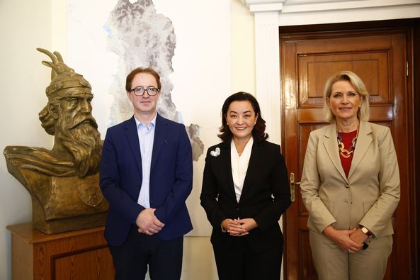 Kim takon drejtuesit e Komisionit Parlamentar për Punët e Jashtme: Partneriteti SHBA-Shqipëri tejkalon politikat partiake