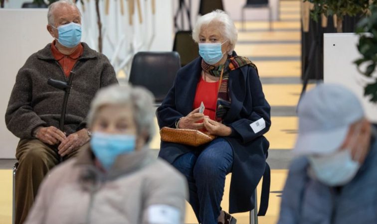 Agjencia shëndetësore e BE-së paralajmëron: Sezoni i gripit mund të jetë i rëndë për të moshuarit