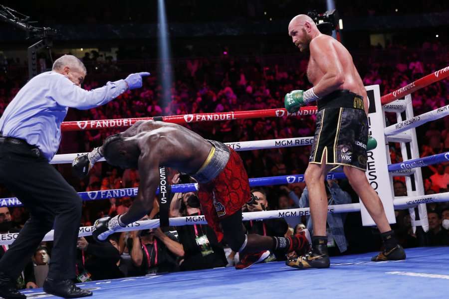 Tyson Fury mposht Wilder dhe mbron titullin e botës