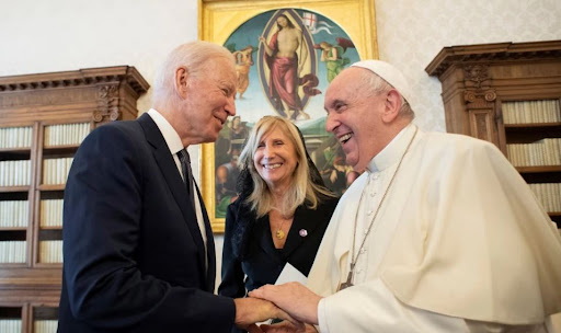 Joe Biden takon Papa Françeskun: Besimi më ndihmoi të kapërceja tragjeditë personale