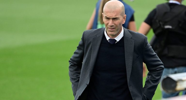 Zidane drejt Newcastle, francezi pëlqehet nga sheikët, Bruce do të shkarkohet