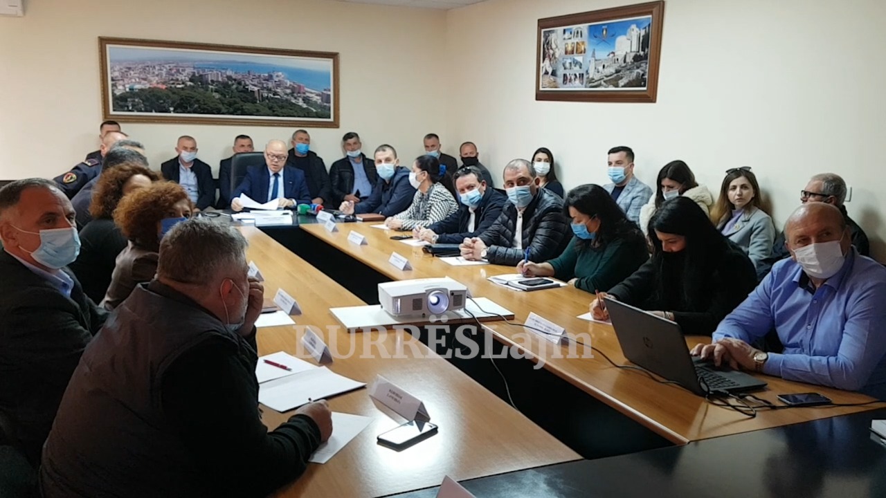 Parandalimi i emergjencave dimërore në qarkun e Durrësit, zhvillohet mbledhja në prefekturë (VIDEO)