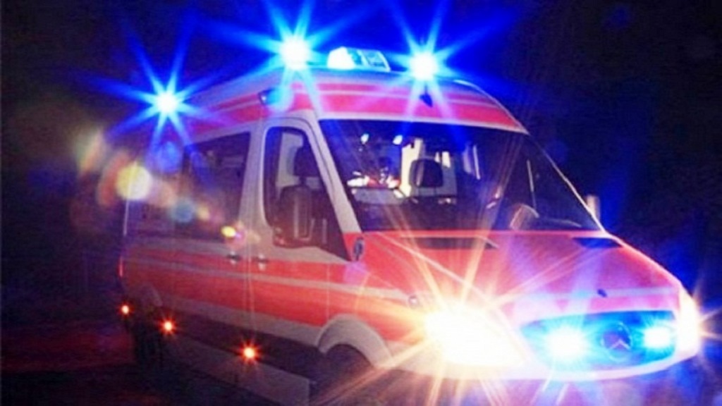 E rëndë në qytetin bregdetar/ 66-vjeçarja tenton të vrasë veten, pi helm bujqësor