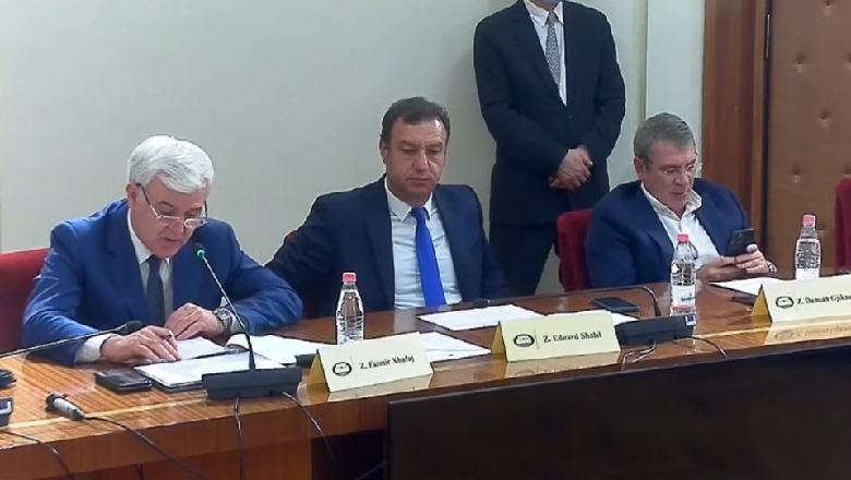 Zgjatja e vettingut/ Maxhoranca i drejtohet Komisionit të Venecias, Xhafaj abstenon