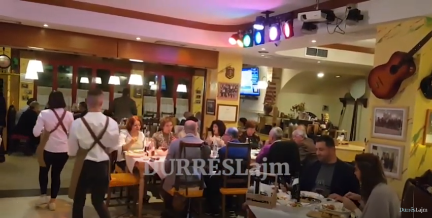 Me emër të ri dhe specialitete të reja, restoranti &#8220;2 Kitarat Steak House&#8221; hapi dyert mbrëmë në Durrës (VIDEO)