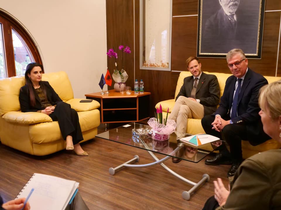 Kryebashkiakja takohet me zv.ambasadorin e Zvicrës dhe përfaqësues të projektit “Forcimi i Kapaciteteve dhe Sistemeve për Menaxhimin Financiar Publik”