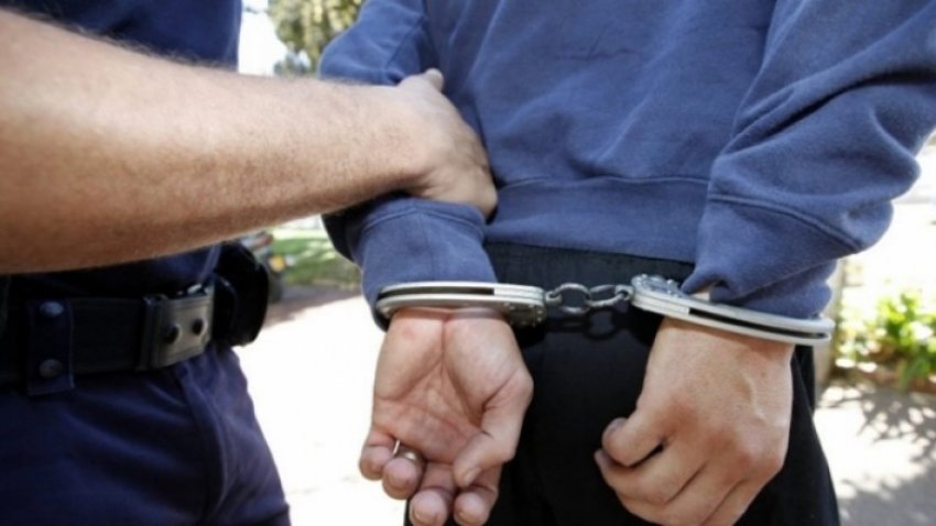 Policia “me dorë të hekurt”, arreston disa persona, ja akuzat që rëndojnë mbi ta