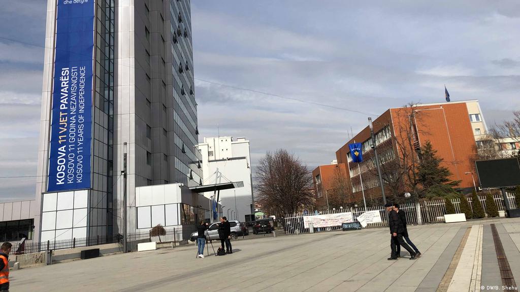 Alarmi për greva “zbut” qeverinë në Kosovë: “Do hartojmë ligjin e pagave!”