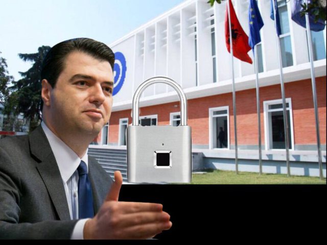 PD kyç dyert, kamerat nuk lejohen te zyra e Palokës (VIDEO)