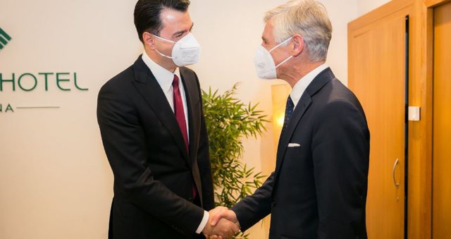 Basha pret ministrin austriak, kush ishin çështjet “e nxehta” që u diskutuan (VIDEO)