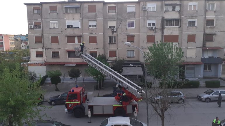 E rëndë/ E moshuara gjendet e vdekur në banesën e saj, dyshimet e para