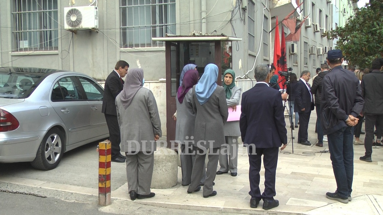 Gjyqi për ish-zyrtarin iranian në Durrës, dëshmitarët: 90% e viktimave në masakër ishin muhaxhedinë (VIDEO)
