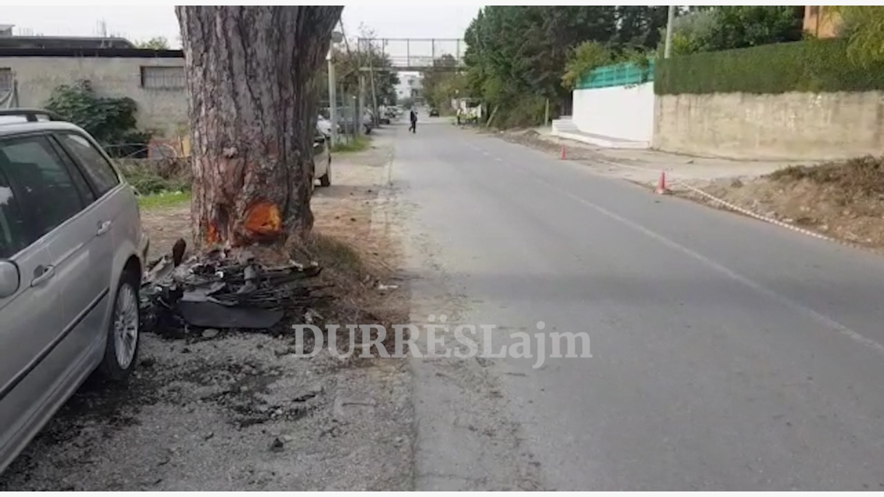 Pamje nga vendngjarja e aksidentit të rëndë në Durrës, ku humbi jetën 23-vjeçari (VIDEO)