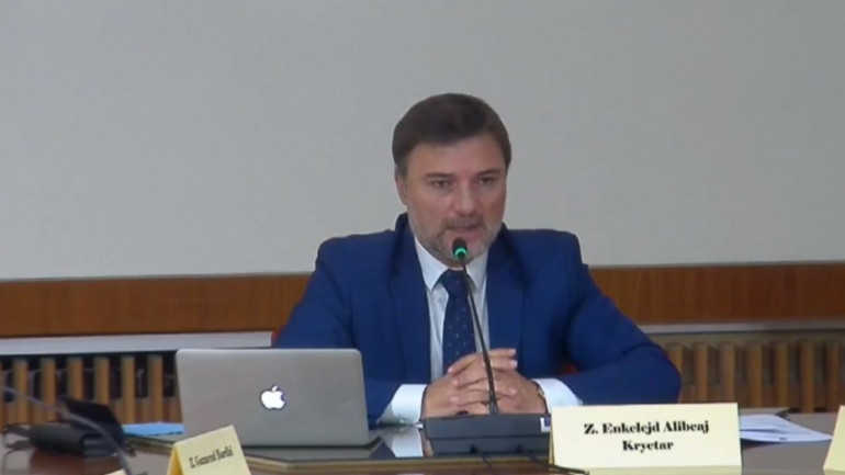 Debatet në Komisioni Hetimor/ Alibeaj: Do të padisim dy bashki, ja për çfarë akuzohen