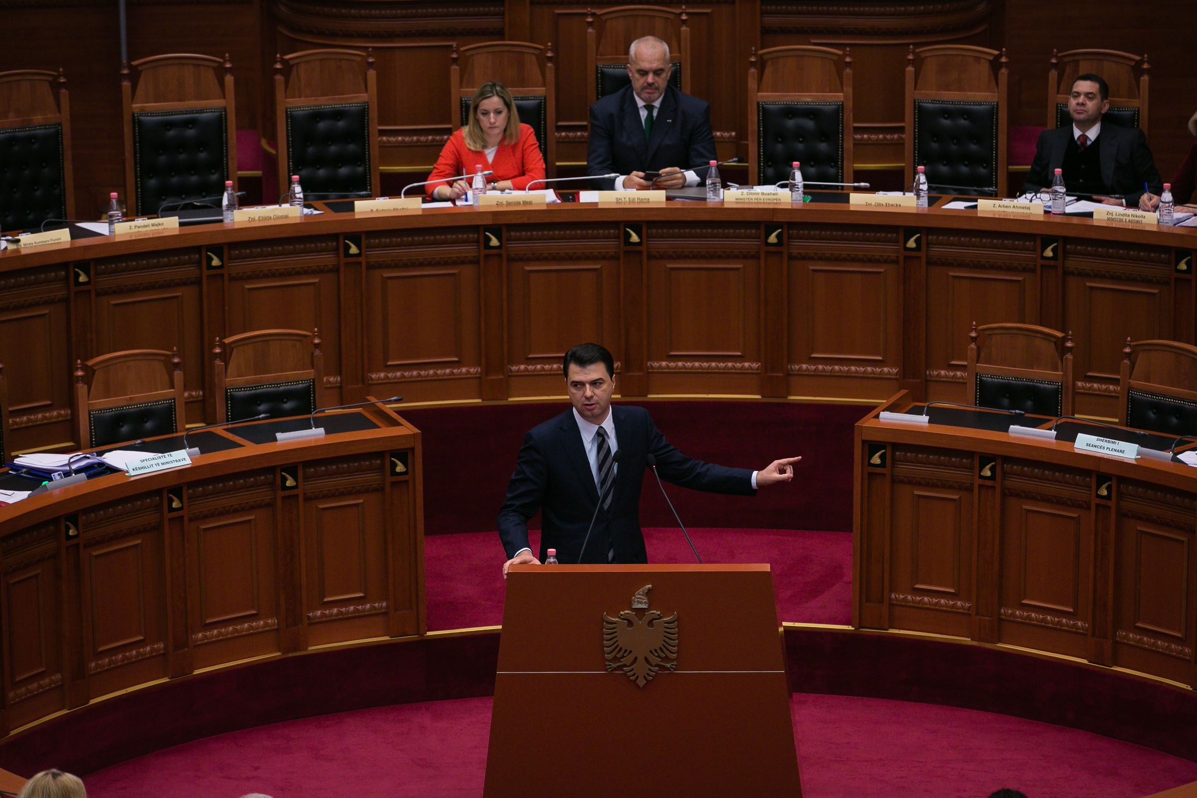 “Po vettingun e barinjve kur do e bëni?”, Basha: “S’kemi votat, por vullnetin!” (VIDEO)