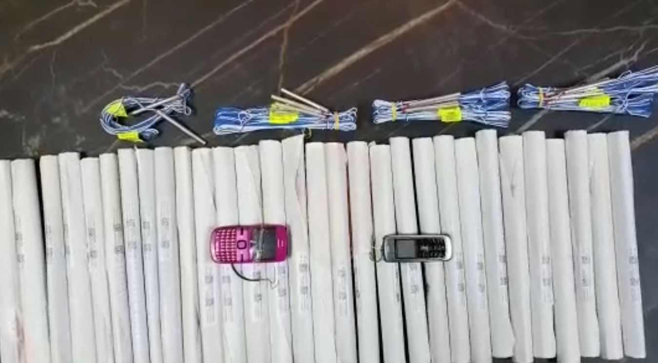 Zbulohen 30 kallëp C4 dhe celularë për t`u lidhur me mina, në pranga dy persona